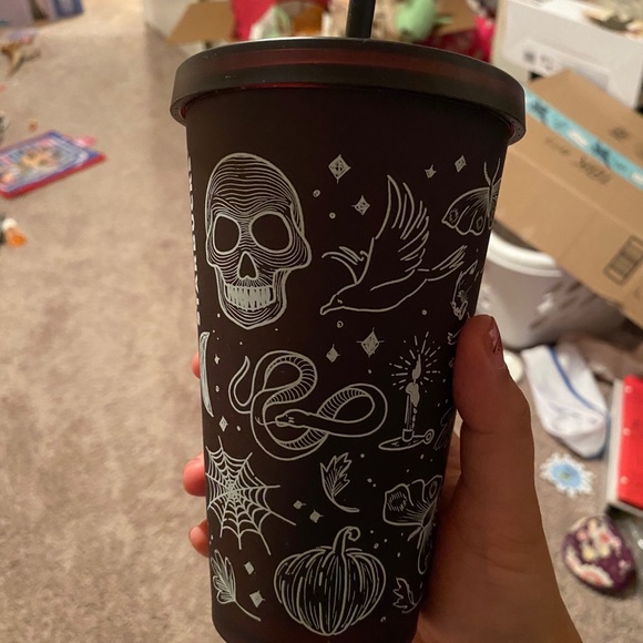 *SOLD* Starbucks Halloween 2019 Skull Tumbler - Picture 4 of 11